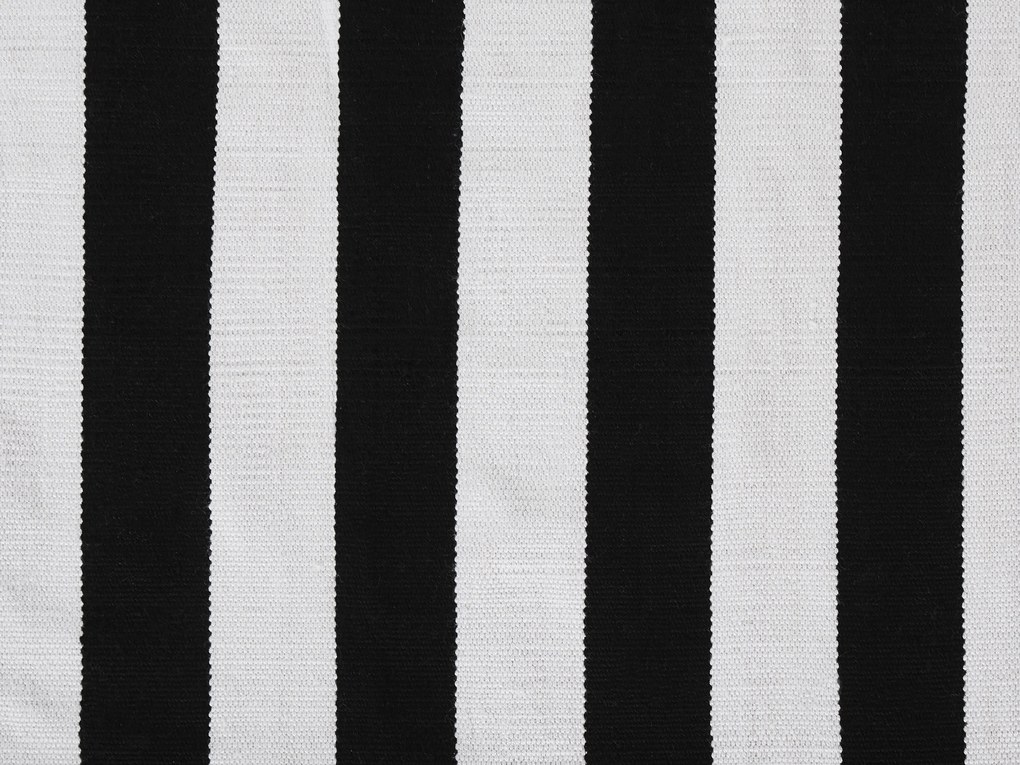 Fekete Fehér Csíkos Kültéri Szőnyeg 140 x 200 cm TAVAS Beliani