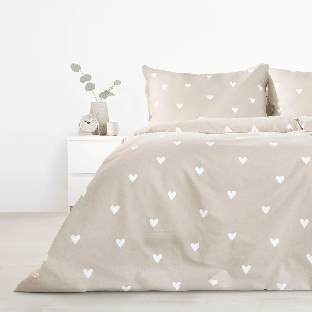 Goldea flanel ágyneműhuzat - szívecskék, latte színű alapon 240 x 220 és 2db 70 x 90 cm