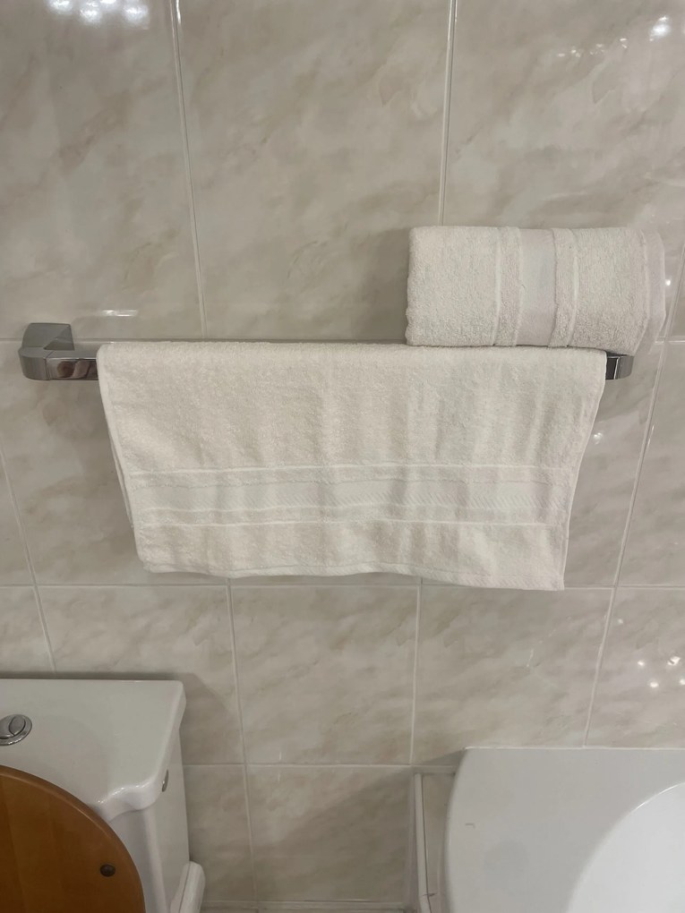 4 db Monaco krémszínű fürdőlepedő szett 70x140cm és törölközők 50x90cm TiaHome