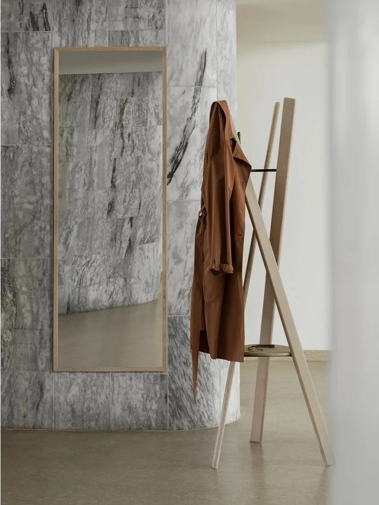 Natúr színű tölgyfa fogas 62x176 cm Rakku – Blomus