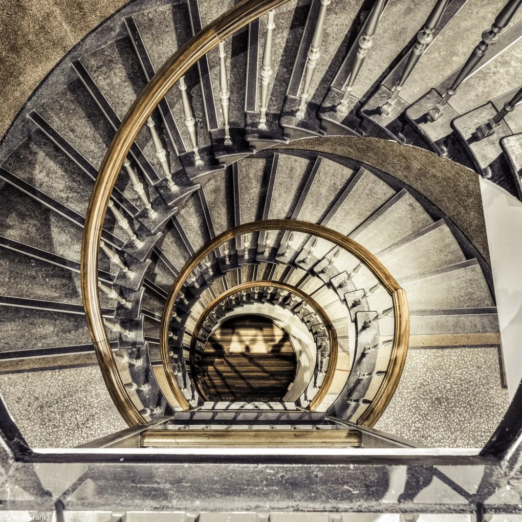 Poszter 20x20cm Spirál lépcső felülről az épületben, Assaf Frank
