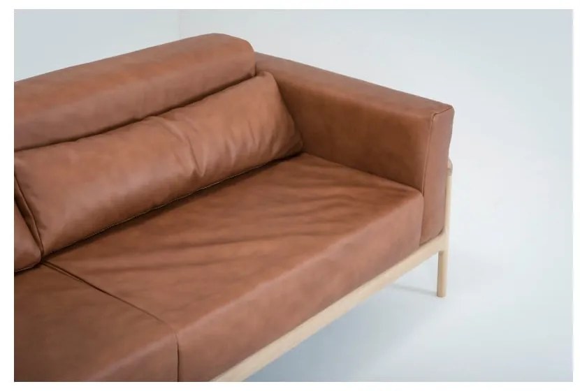 Fawn konyakbarna kanapé bivalybőrből, tömör tölgyfa szerkezettel, 240 cm - Gazzda
