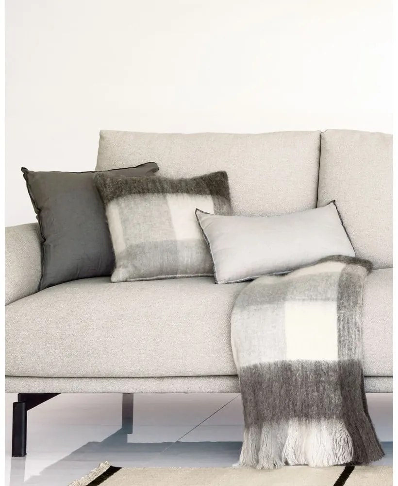 Gyapjúkeverék párnahuzat 45x45 cm Catarina – Kave Home