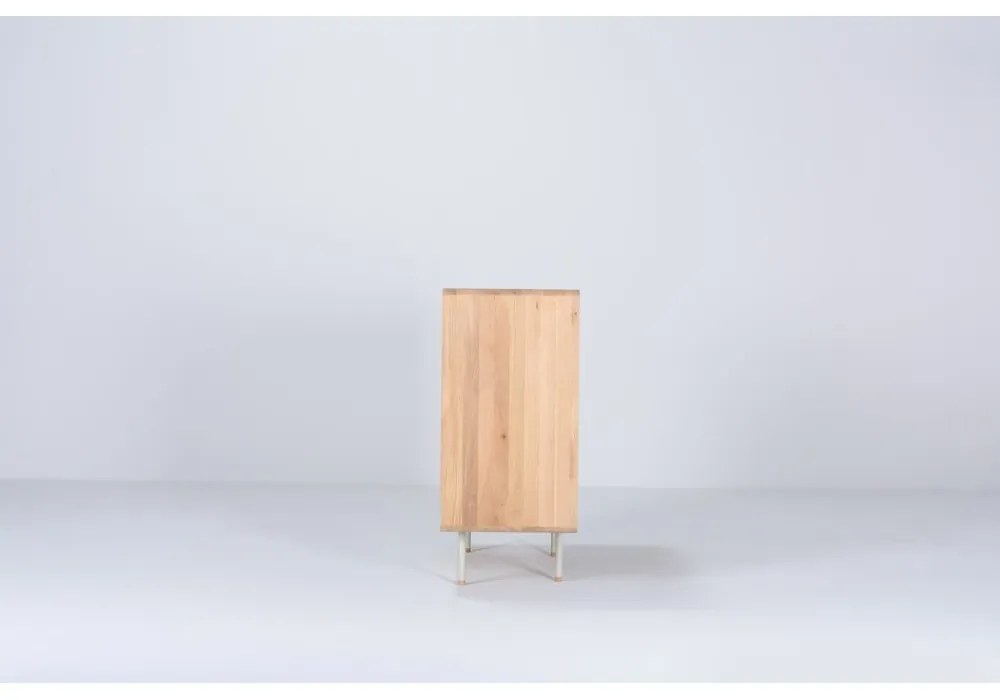 Fehér-natúr színű tölgyfa alacsony komód 118x100 cm Fina – Gazzda