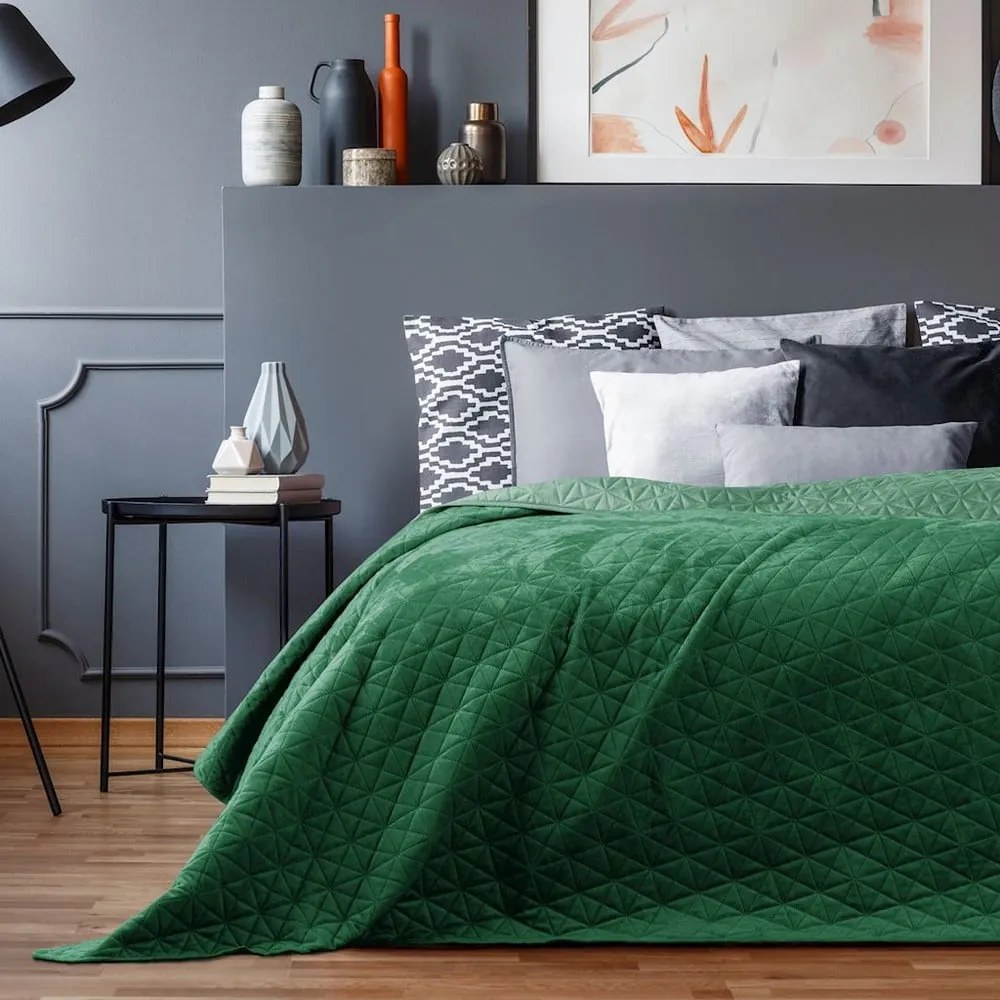 Zöld bársony steppelt ágytakaró 220x240 cm Laila – AmeliaHome