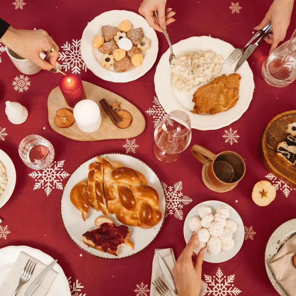 Goldea szögletes terítő 100% pamutvászon - hópelyhek piros alapon 120 x 120 cm