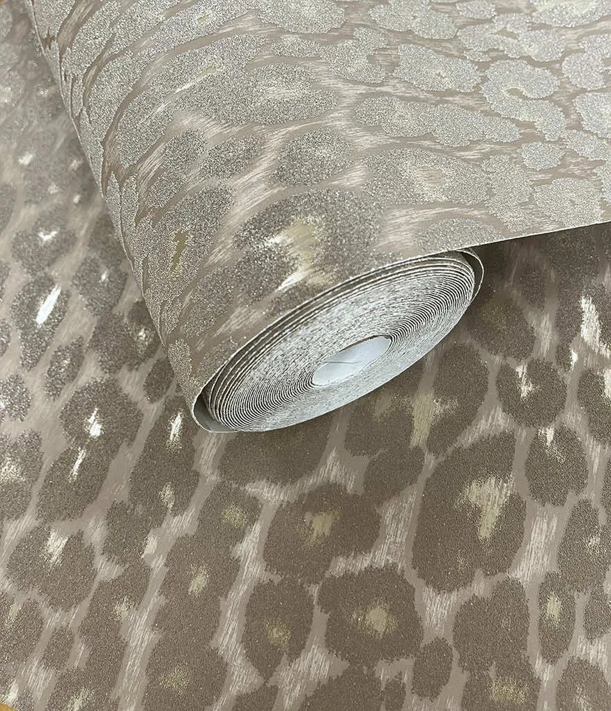 Holden Decor Essence Makucha Bead taupe leopárdmintás fémhatású vlies tapéta – 99530