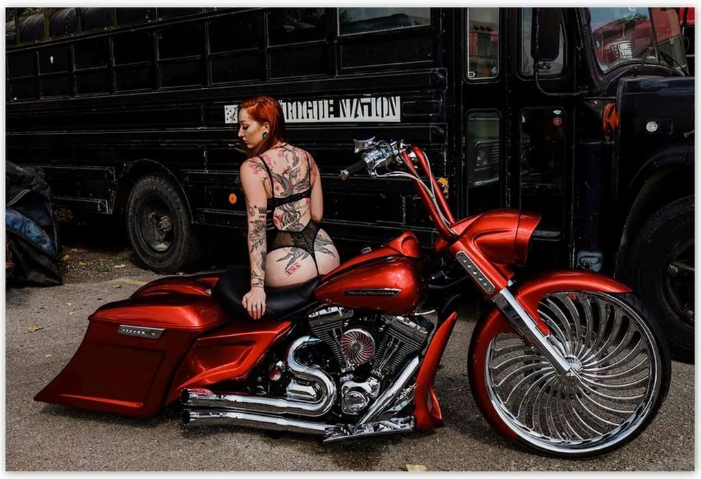Poszterek 155x105 Hölgy a Harley-n