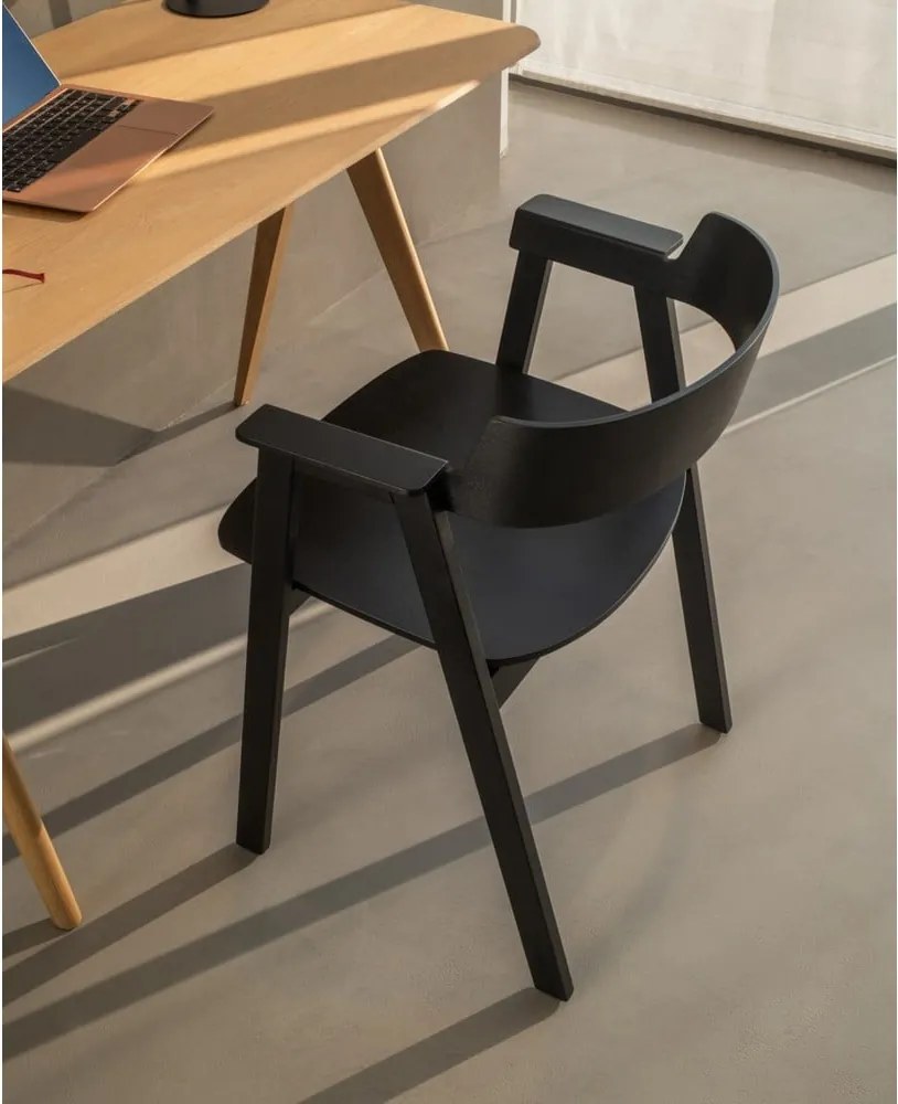 Fekete tölgyfa karfás étkezőszék Flip – Gazzda