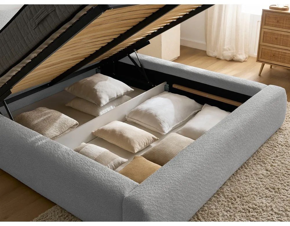 Világosszürke kárpitozott ágyneműtartós franciaágy ágyráccsal 140x190 cm Orlane – Bobochic Paris