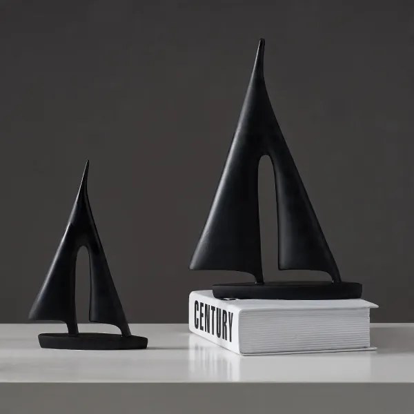 28 cm-es asztali dekoráció, gyanta, fekete