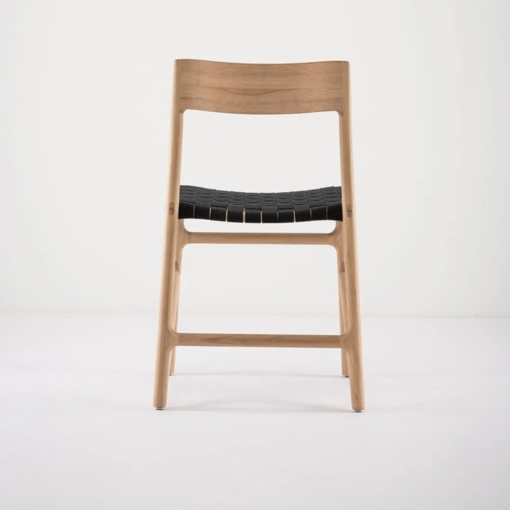 Fawn tömör tölgyfa étkezőszék fekete ülőrésszel - Gazzda