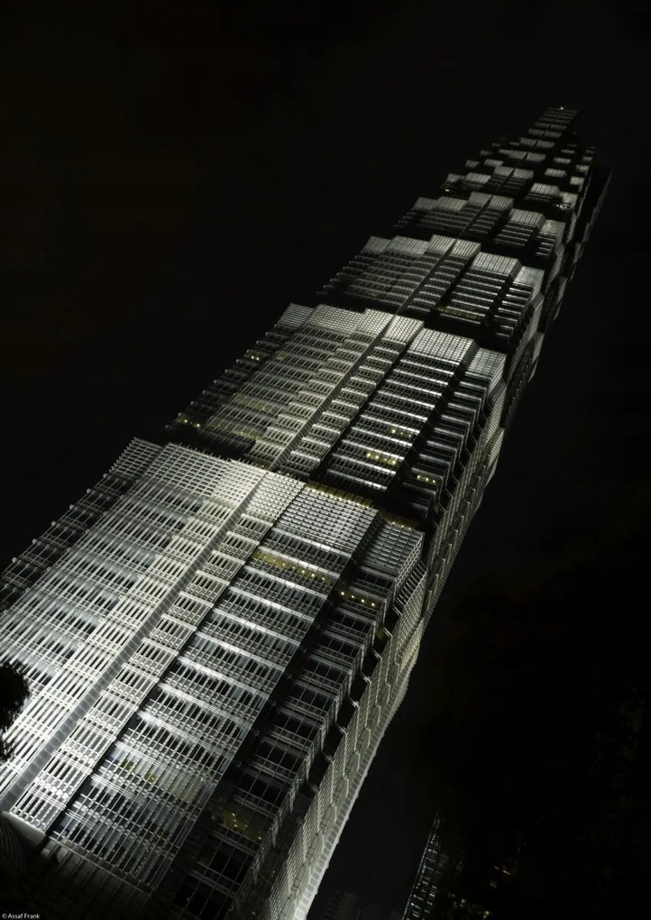 Poszter 29,7x42cm Jinmao torony éjszaka Sanghajban, Assaf Frank