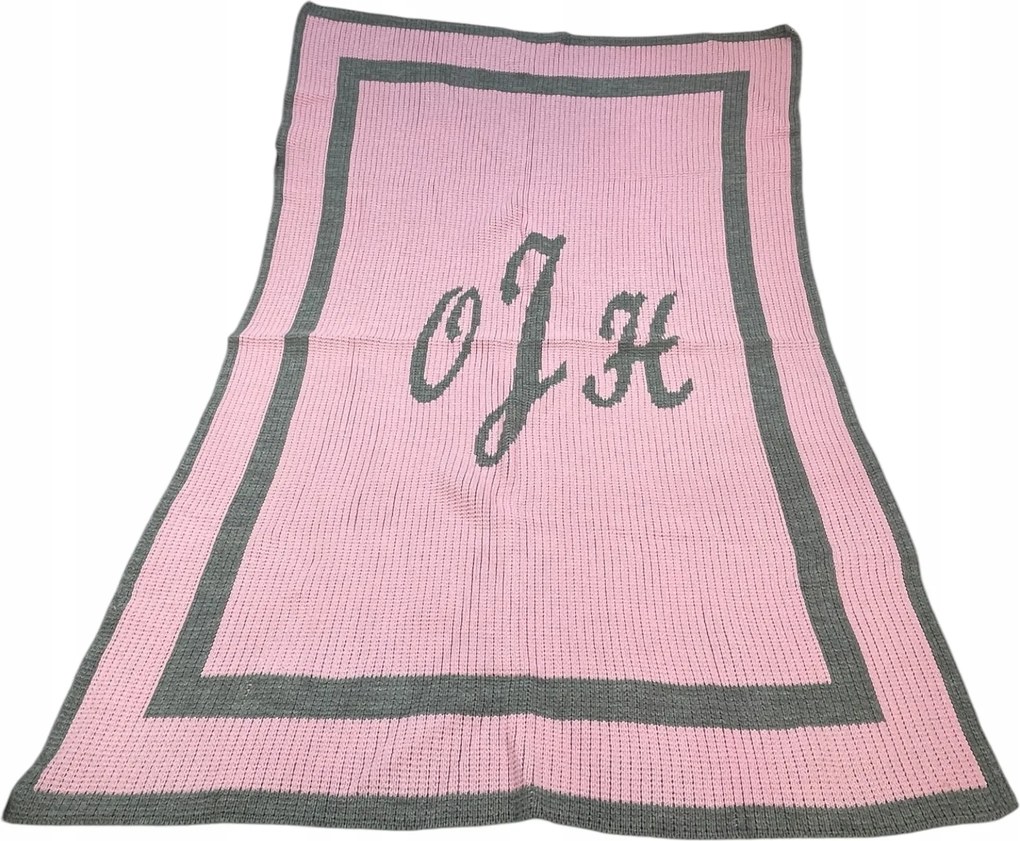 Rózsaszín-szürke takaró Ojh betűkkel – kötött, puha pléd