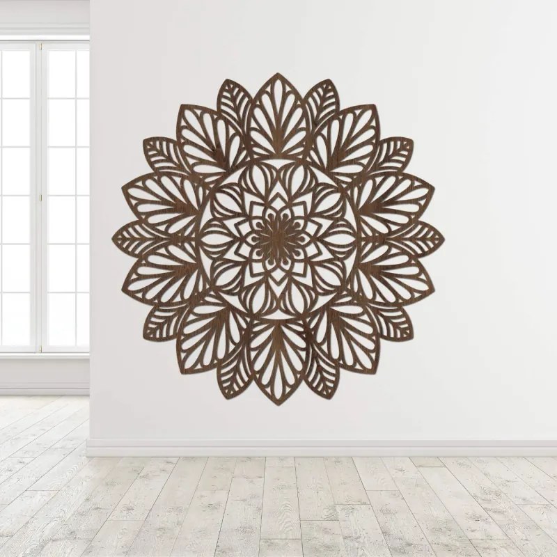 Fából készült mandala a falon | LÓTUSZ