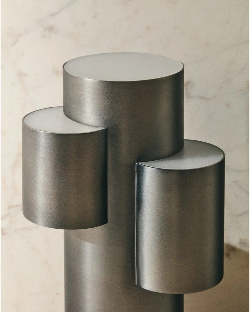 Fekete fém LED dimmelhető asztali lámpa (magasság 26,5 cm) Adrina – Kave Home