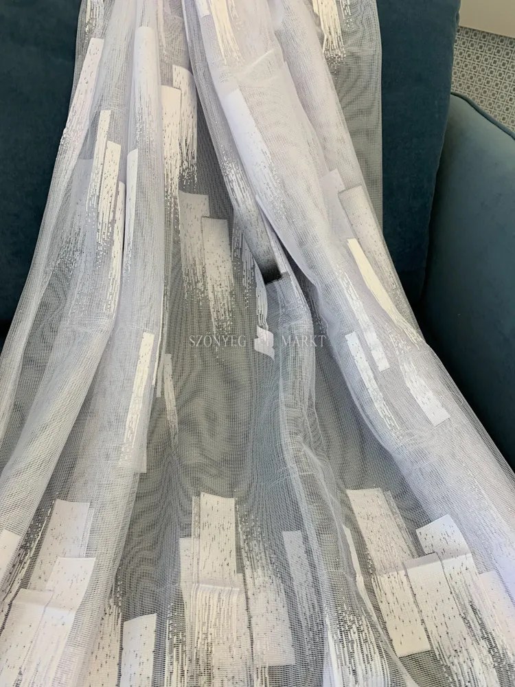 Kész függöny fehér-fekete mintával 300x180 cm