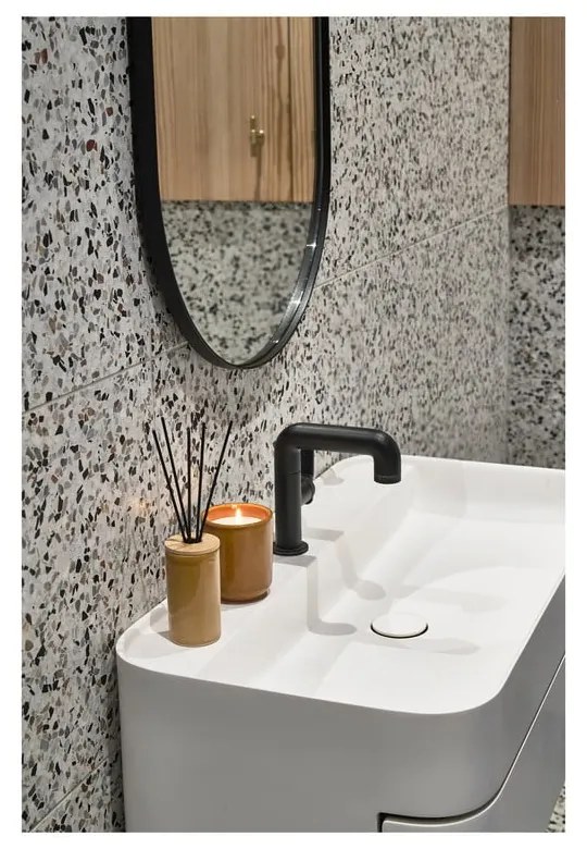 Illatos gyertya, égési idő 30 ó Iris Spicy Sandalwood – Villa Collection