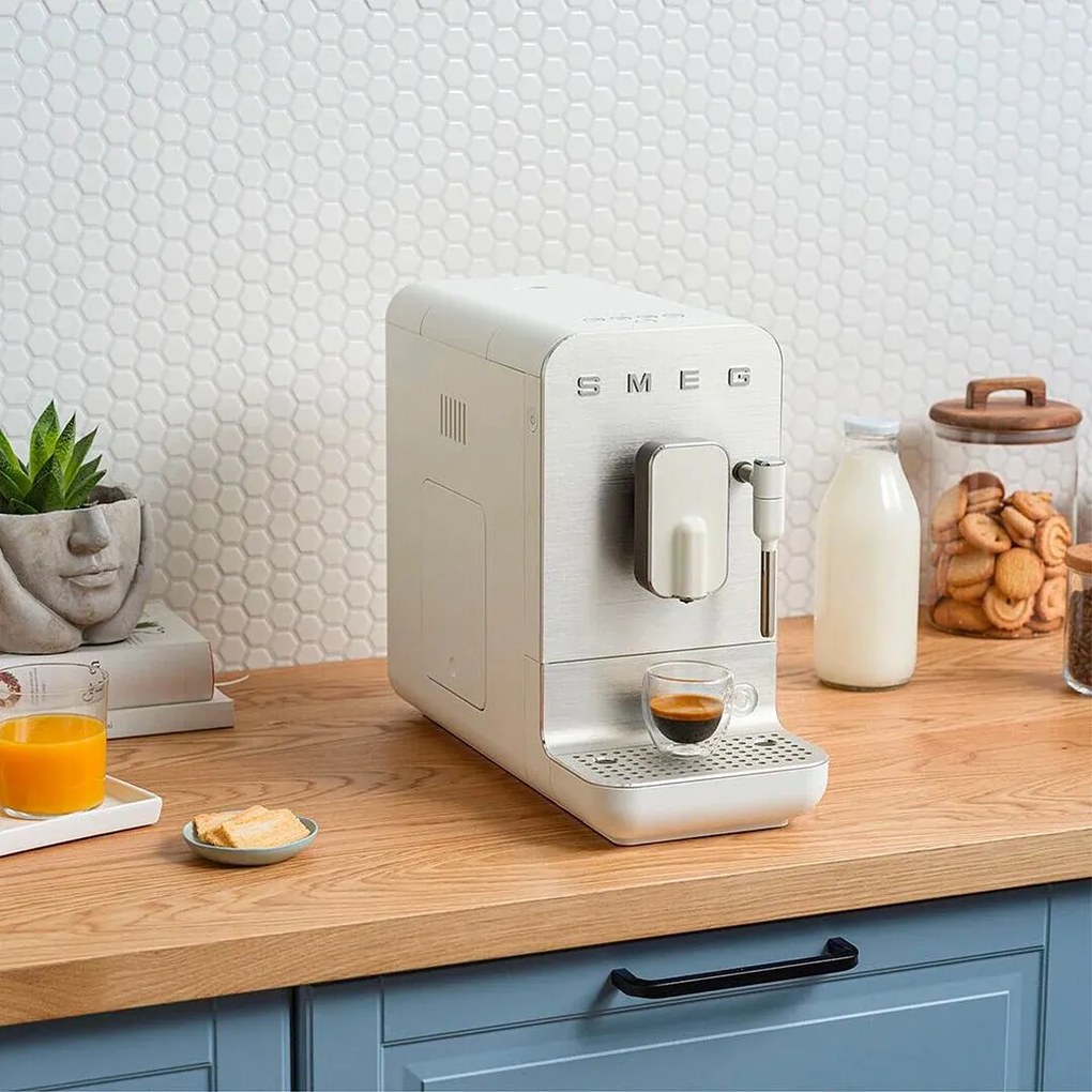 SMEG Automata kávéfőző BCC12 cappuccinohoz 19 bar / 1,4 l, fehér - Smeg