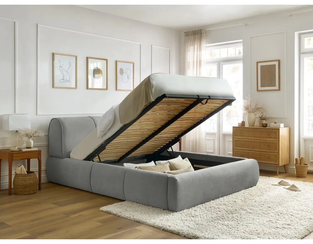 Világosszürke kárpitozott franciaágy tárolóhellyel, ágyráccsal 180x200 cm Vernon – Bobochic Paris