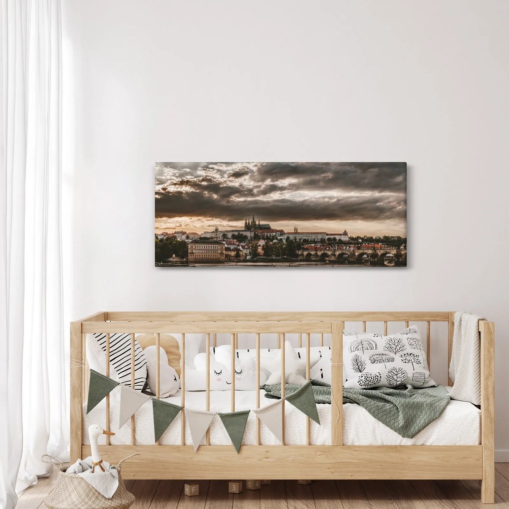 Kép - felhős Prága (120x50 cm)