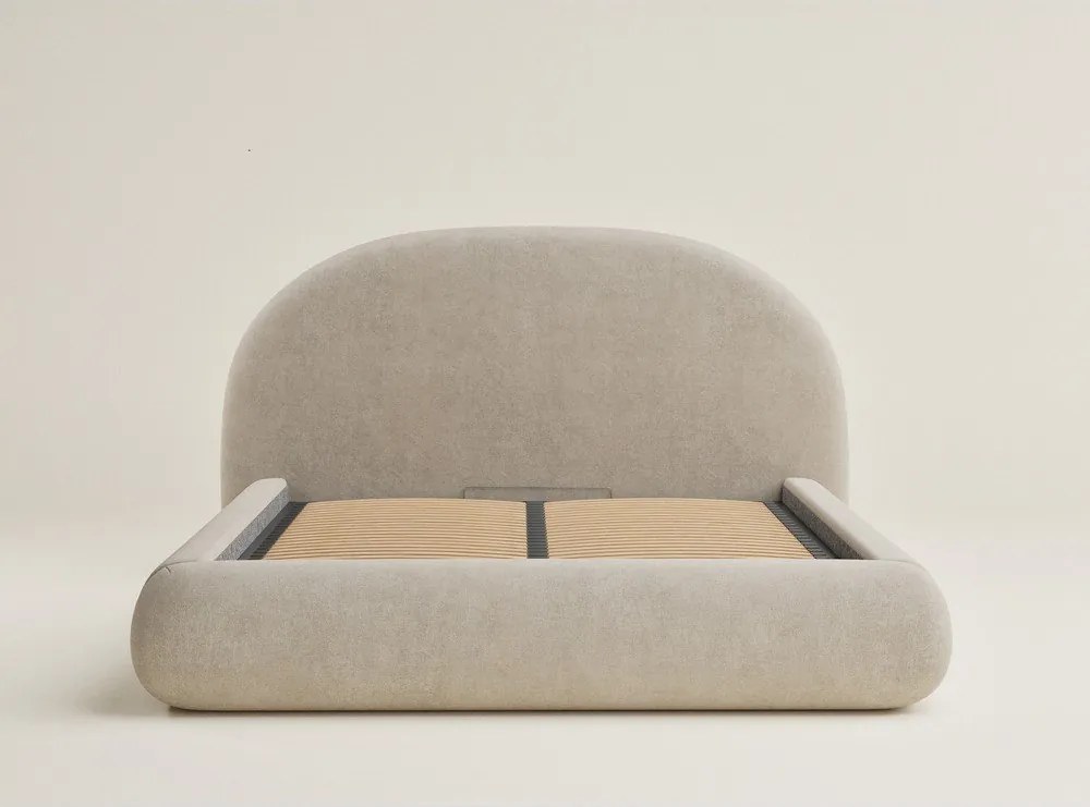 Bézs kárpitozott ágyneműtartós franciaágy ágyráccsal 180x200 cm Maumere – Maison de Rêve