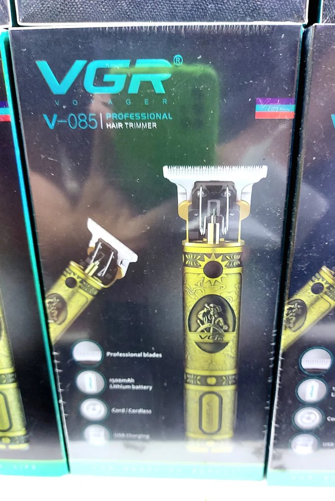 VGR Akkumulátoros Minőségi Gravírozott Férfi Hajvágó Gép 1500 mAh Lítium Akku Digitális kijelzővel