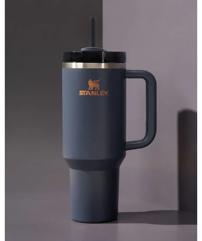 Sötétkék termosz szívószállal 1,18 l Quencher H2.O FlowState – Stanley