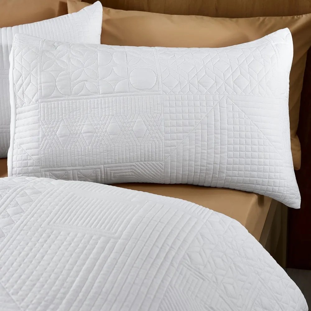 Fehér kétszemélyes ágyneműhuzat 200x200 cm Folkstone Geo – Catherine Lansfield