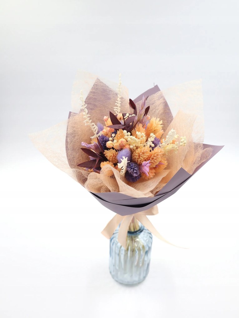 Szárított virágokból és fűből készült vázacsokor