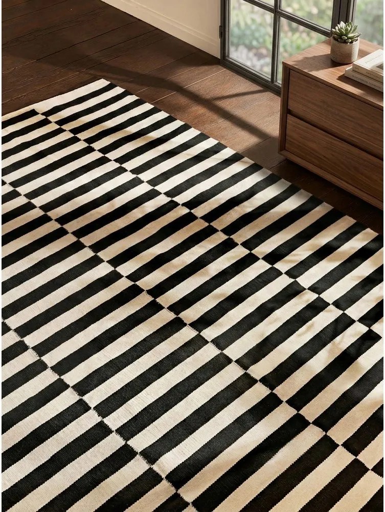 Fekete-fehér kétoldalas kézi szövésű gyapjú szőnyeg 200x300 cm Donna – Hanse Home