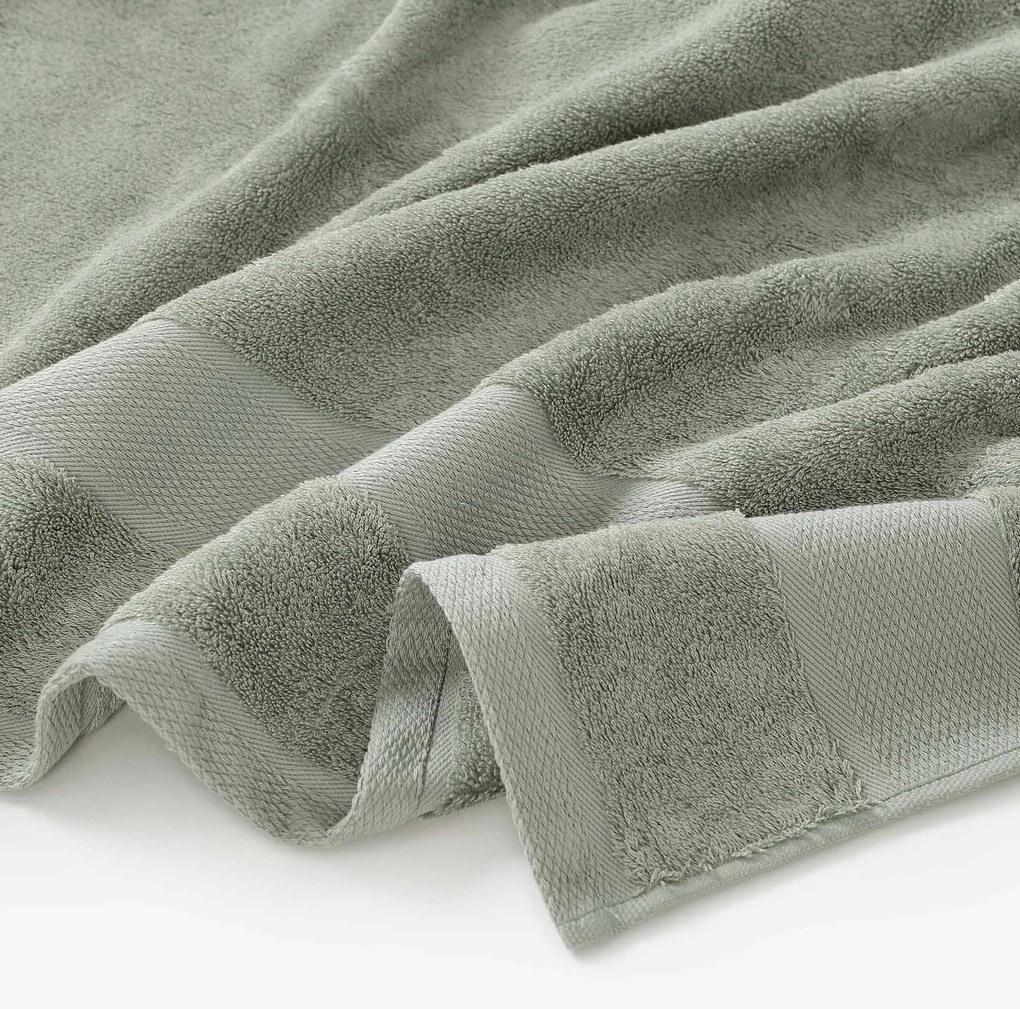 Goldea bambuszszálas törölköző és fürdőlepedő - zsálya színű 50 x 100 cm