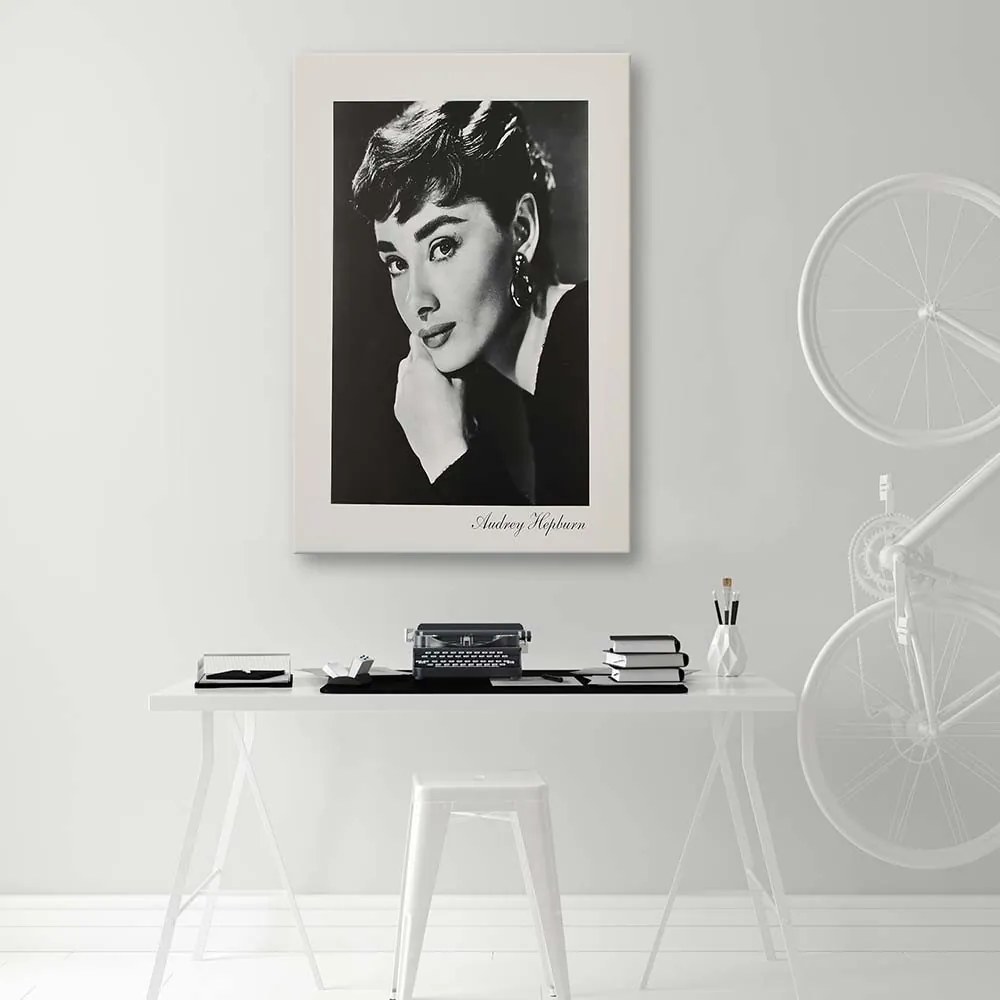Gario Vászonkép Audrey Hepburn - szepiás portré Méret: 70 x 100 cm