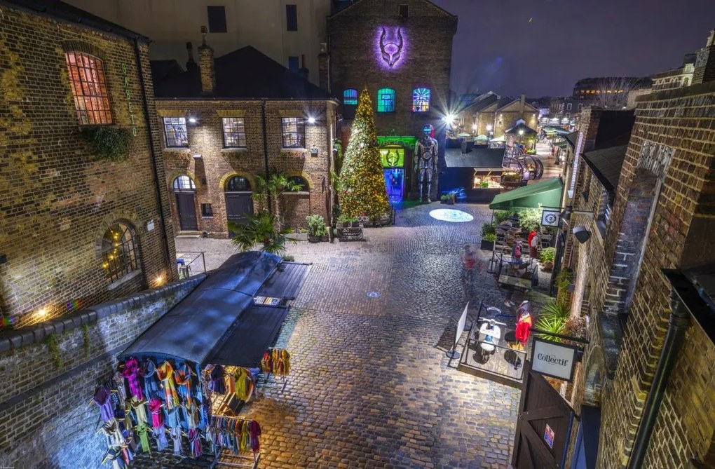 Poszter 91,5x60cm Camden piac éjszaka, Assaf Frank