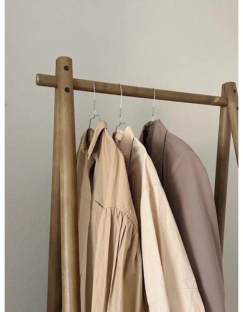 Barna borovi fenyő ruhatartó állvány Hongi – Karup Design