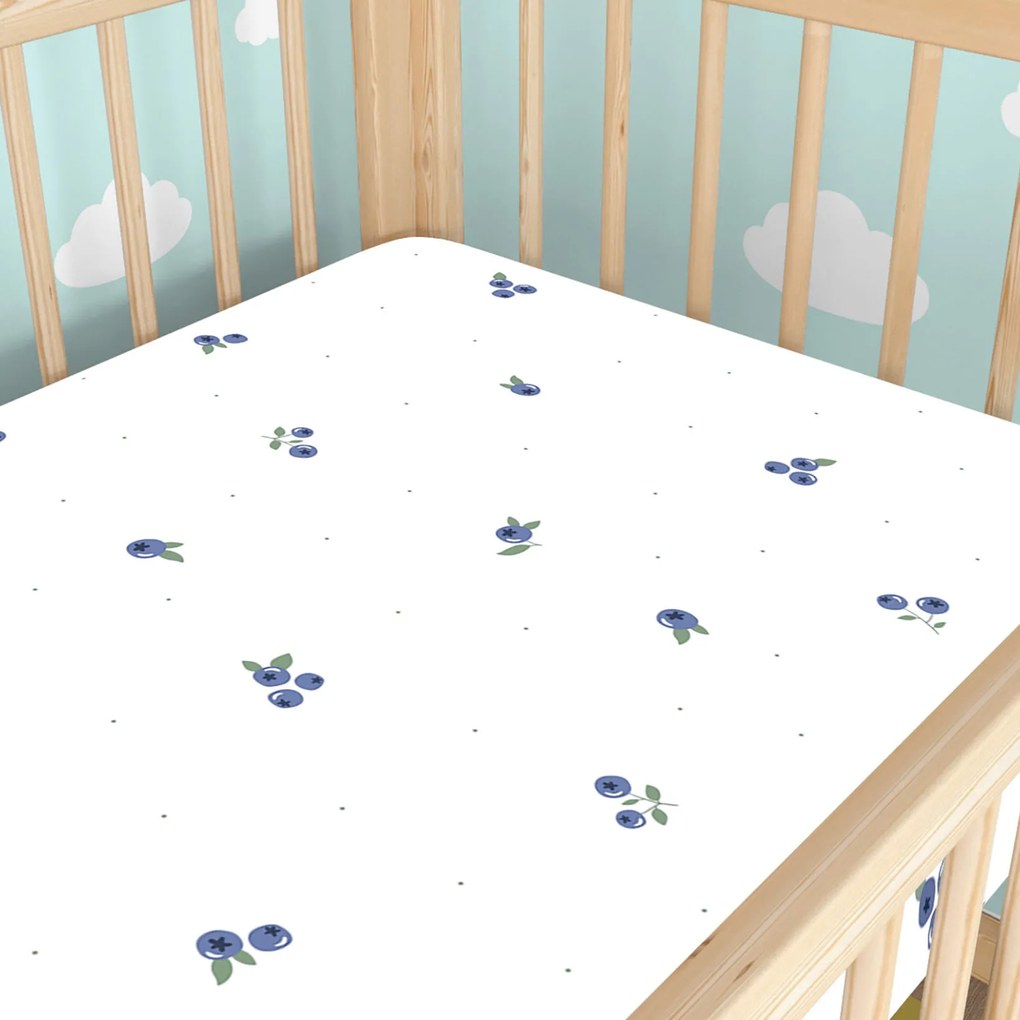 Goldea gyermek gumis pamut lepedő kiságyba - áfonya mintás 60 x 120 cm