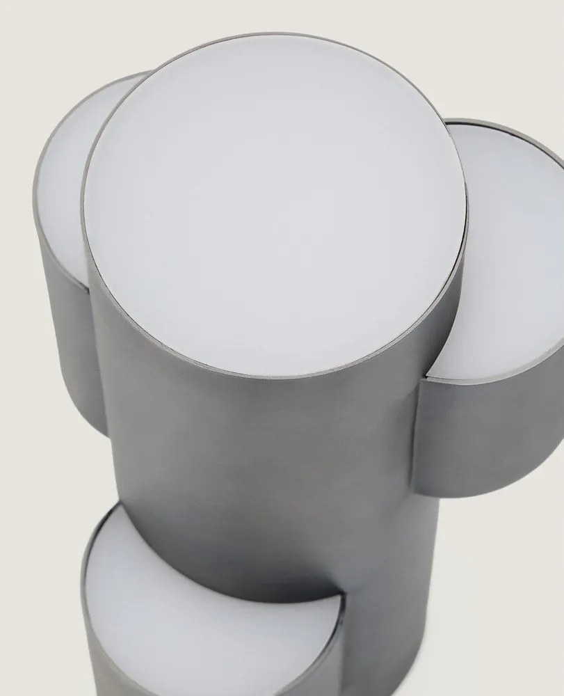 Fekete fém LED dimmelhető asztali lámpa (magasság 26,5 cm) Adrina – Kave Home