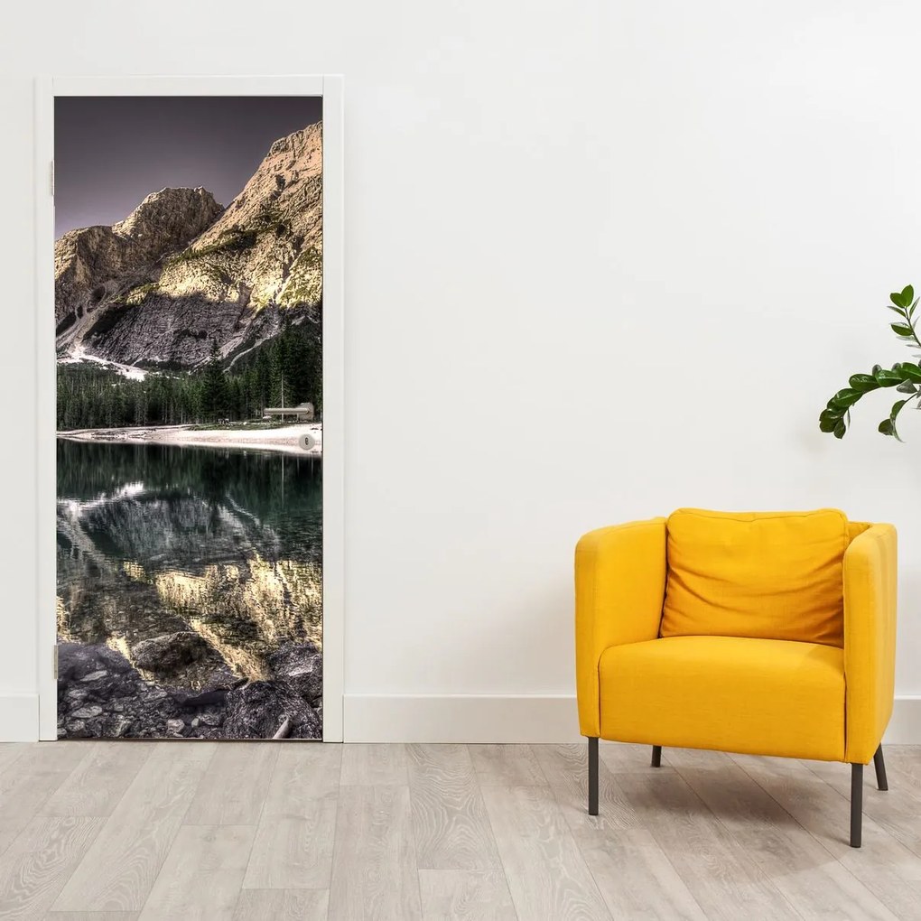 Fotótapéta ajtóra - Tó a hegyekben (95x205cm)