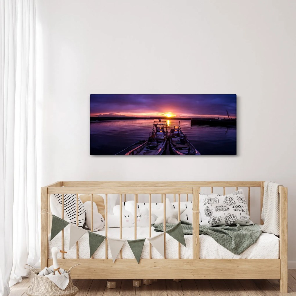 Egy halászhajók képe egy kikötőben (120x50 cm)