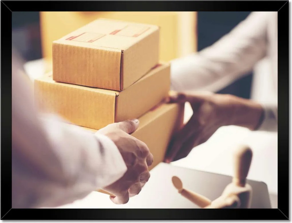 Poszterek keretben 40x30 A futár kézbesíti a csomagot