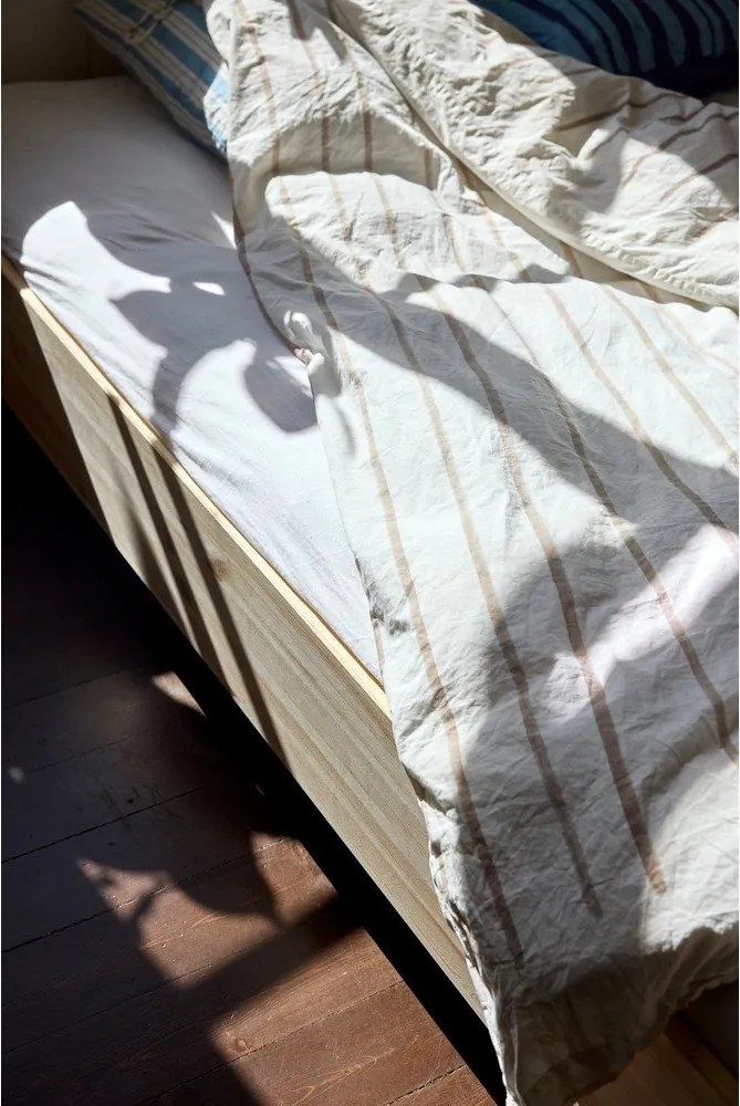 Natúr színű borovi fenyő egyszemélyes ágy ágytámla nélkül, ágyráccsal 120x200 cm Merge – Karup