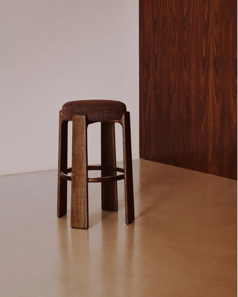 Barna-sötét natúr színű kőrisfa bárszék (ülésmagasság 75 cm) Granite – Kave Home