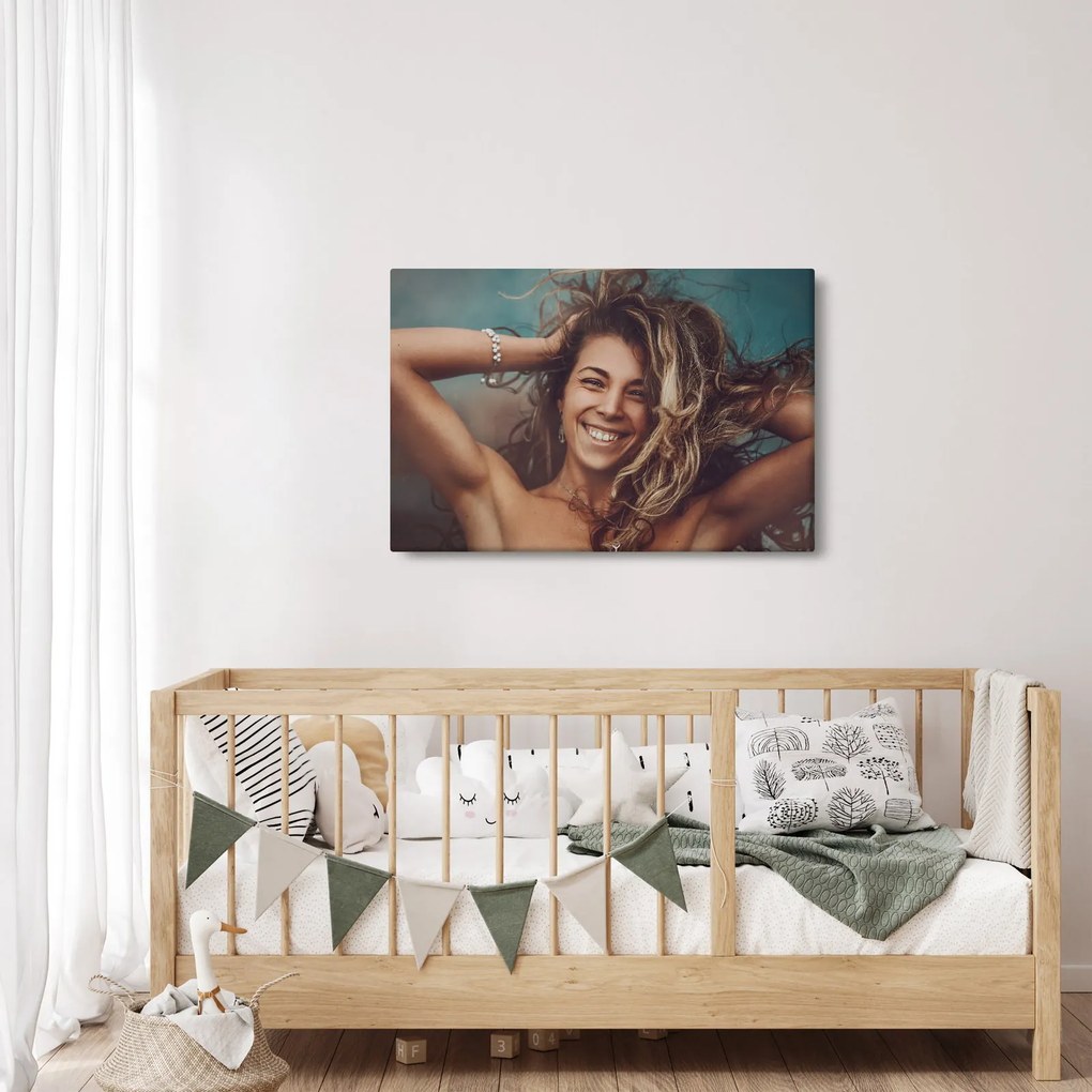 Kép - egy fiatal nő portréja (90x60 cm)
