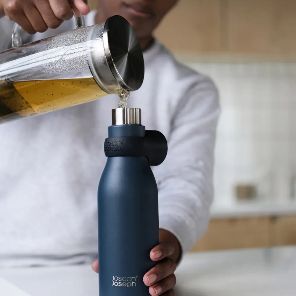 Sötétkék rozsdamentes acél utazó ivópalack 500 ml Loop – Joseph Joseph
