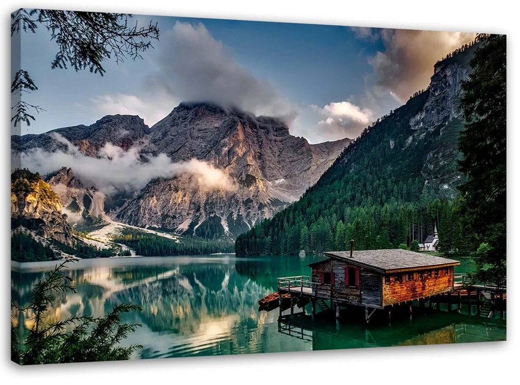 Gario Vászonkép Nyaraló egy tó partján a hegyekben Méret: 120 x 80 cm