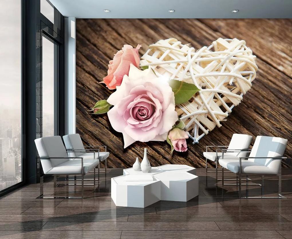 Fotótapéta - Szív és rózsa fa táblákon (152,5x104 cm)