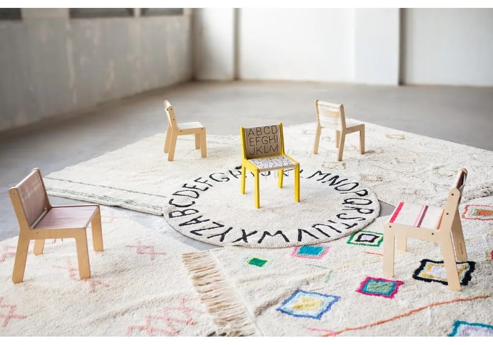 Bézs-natúr színű gyerek szék Vintage Blue – Lorena Canals