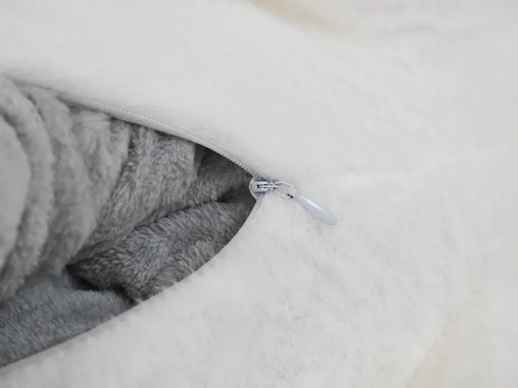 Plüss MACSKA szürke babatakaróval belül