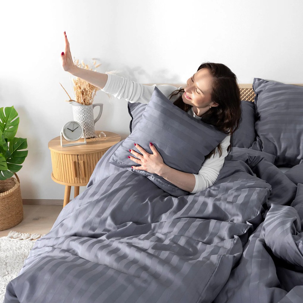 Goldea damaszt párnahuzat - sötétszürke csíkos 30 x 50 cm