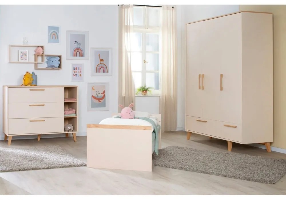 Krémszínű-natúr színű gyerek ruhásszekrény tölgyfa dekorral 138x200x55 cm Jil – Roba